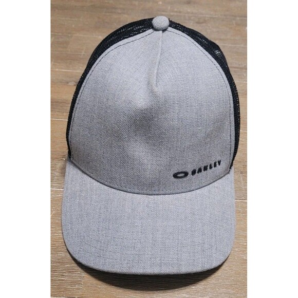 Oakley Chalten Gray Hat Snapback Trucker Cap Black Mesh - Picture 1 of 6